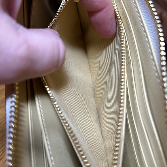 *LIKE NEW* COACH Embossed Horse & Carriage Long Zip-Around Wallet - Picture 12 of 16